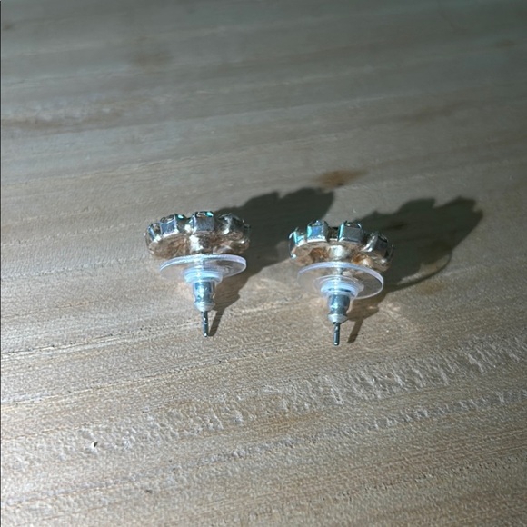 Elegant Black and Silver Stud Earrings - Picture 2 of 2